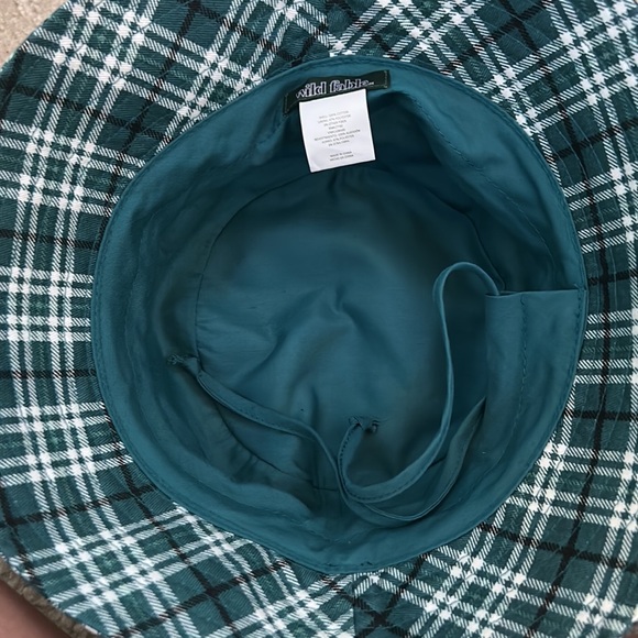 bucket hat - Picture 3 of 5